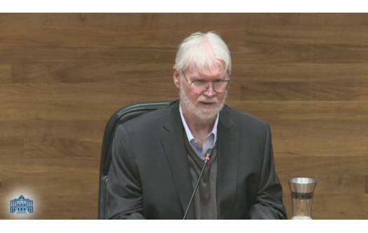 Douglas Massey alerta en Oviedo del riesgo de repetir en Europa los errores migratorios de Estados Unidos