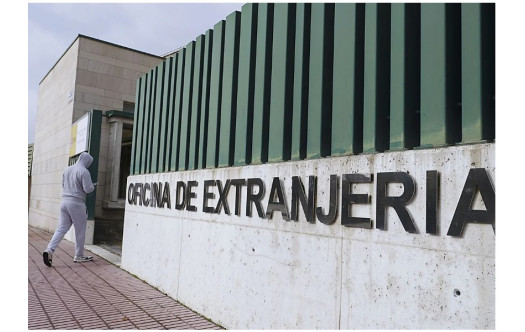 Espa&ntilde;a es el pa&iacute;s de la UE que m&aacute;s inmigrantes atrae... y el que menos retiene