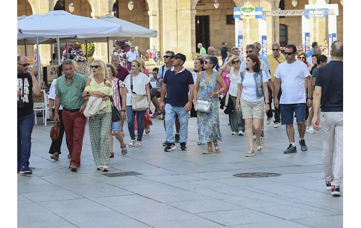 Avil&eacute;s supera la barrera de los 76.000 habitantes impulsado por el proceso de regularizaci&oacute;n extraordinaria de inmigrantes